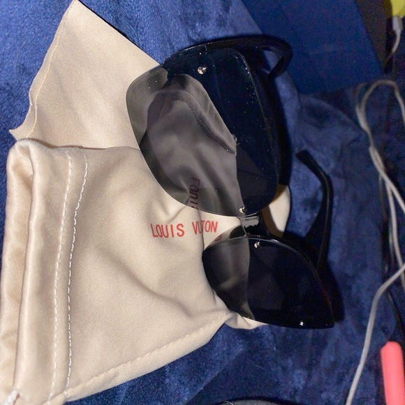 LOUIS VUITTON - Picture 2 of 6